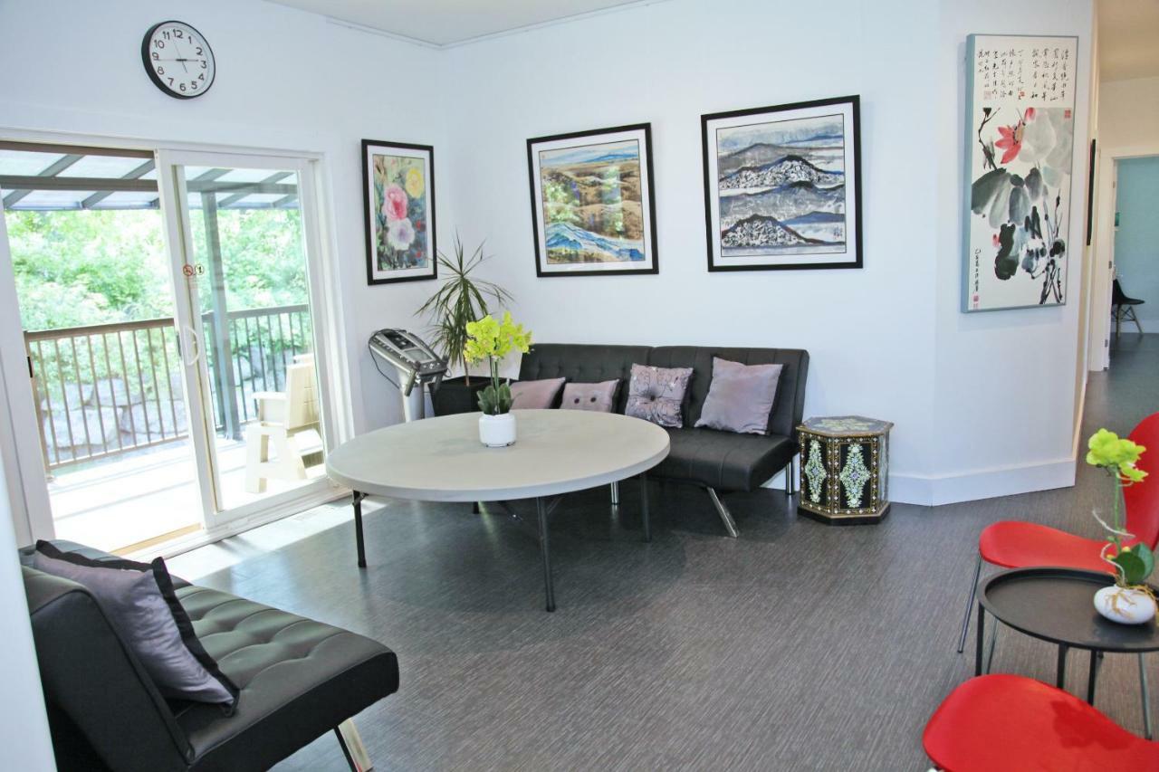 Lily'S House On The 12 Bed & Breakfast Saint Catharines ภายนอก รูปภาพ