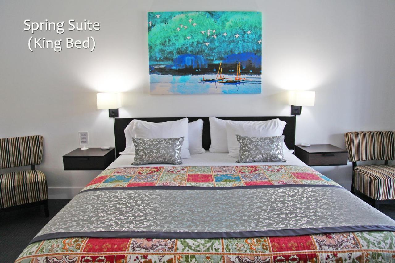 Lily'S House On The 12 Bed & Breakfast Saint Catharines ภายนอก รูปภาพ
