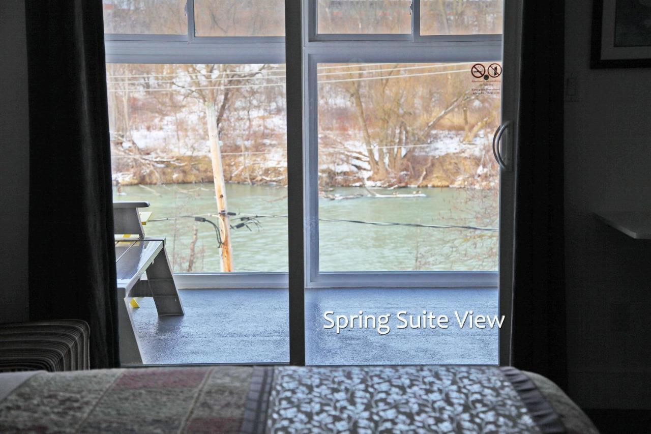 Lily'S House On The 12 Bed & Breakfast Saint Catharines ภายนอก รูปภาพ