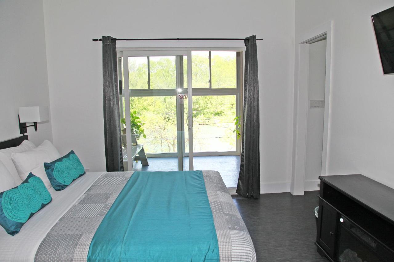 Lily'S House On The 12 Bed & Breakfast Saint Catharines ภายนอก รูปภาพ